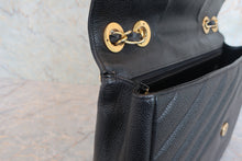 将图片加载到图库查看器，CHANEL/香奈儿 垂直针迹 链条包 荔枝皮 Black/Gold hadware(黑色/金色金属) 肩背包 800060061
