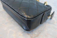 Load image into Gallery viewer, CHANEL Matelasse chain shoulder bag Lambskin Black/Gold hadware Shoulder bag 800090004
