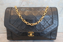 Load image into Gallery viewer, CHANEL Matelasse chain shoulder bag Lambskin Black/Gold hadware Shoulder bag 700120192
