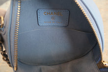 Load image into Gallery viewer, CHANEL Matelasse round chain shoulder bag Lambskin Blue/Gold hadware Shoulder bag 600070177
