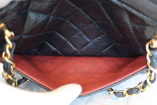 Load image into Gallery viewer, CHANEL Matelasse chain shoulder bag Lambskin Black/Gold hadware Shoulder bag 800090004
