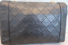 Load image into Gallery viewer, CHANEL Matelasse chain shoulder bag Lambskin Black/Gold hadware Shoulder bag 700120192
