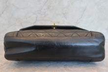 Load image into Gallery viewer, CHANEL Matelasse chain shoulder bag Lambskin Black/Gold hadware Shoulder bag 700120192
