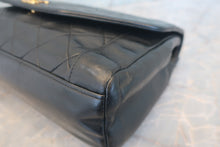Load image into Gallery viewer, CHANEL Matelasse chain shoulder bag Lambskin Black/Gold hadware Shoulder bag 700120192
