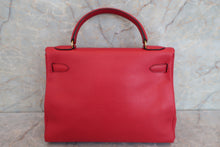 Load image into Gallery viewer, HERMES KELLY 32 Graine Couchevel leather Rouge vif 〇S Engraving Shoulder bag 600060048
