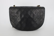 Load image into Gallery viewer, CHANEL Matelasse Chain shoulder bag Lambskin Black/Gold hardware Shoulder bag 800100147
