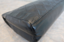 Load image into Gallery viewer, CHANEL Matelasse chain shoulder bag Lambskin Black/Gold hadware Shoulder bag 700120192
