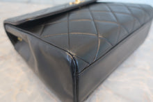 Load image into Gallery viewer, CHANEL Matelasse chain shoulder bag Lambskin Black/Gold hadware Shoulder bag 700120193

