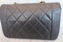 Load image into Gallery viewer, CHANEL Diana matelasse chain shoulder bag Lambskin Black/Gold hadware Shoulder bag 600070173
