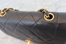 Load image into Gallery viewer, CHANEL Diana matelasse chain shoulder bag Lambskin Black/Gold hadware Shoulder bag 600070173
