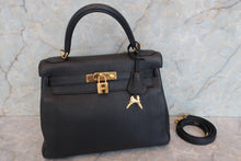 Load image into Gallery viewer, HERMES KELLY 28 Clemence leather Black □R Engraving Shoulder bag 700100040
