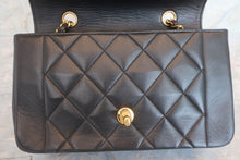 Load image into Gallery viewer, CHANEL Diana matelasse chain shoulder bag Lambskin Black/Gold hadware Shoulder bag 600070173
