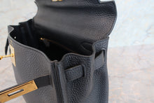 Load image into Gallery viewer, HERMES KELLY 28 Clemence leather Black □R Engraving Shoulder bag 700100040
