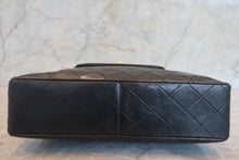Load image into Gallery viewer, CHANEL Matelasse chain shoulder bag Lambskin Black/Gold hadware Shoulder bag 700120165
