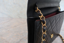 Load image into Gallery viewer, CHANEL Matelasse push lock chain shoulder bag Lambskin Black/Gold hadware Shoulder bag 800060057
