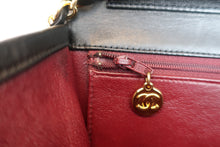 Load image into Gallery viewer, CHANEL Matelasse push lock chain shoulder bag Lambskin Black/Gold hadware Shoulder bag 800060057
