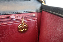 Load image into Gallery viewer, CHANEL Matelasse push lock chain shoulder bag Lambskin Black/Gold hadware Shoulder bag 800060057
