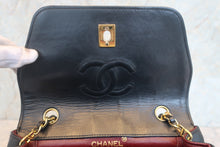 Load image into Gallery viewer, CHANEL Matelasse chain shoulder bag Lambskin Black/Gold hadware Shoulder bag 700120165
