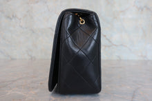 Load image into Gallery viewer, CHANEL Matelasse Full flap chain shoulder bag Lambskin Black/Gold hadware Shoulder bag 800060058
