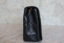 Load image into Gallery viewer, CHANEL Matelasse Full flap chain shoulder bag Lambskin Black/Gold hadware Shoulder bag 800060058
