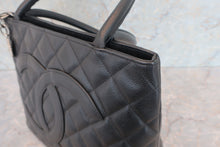 Load image into Gallery viewer, CHANEL Medallion Tote Caviar skin Black/Silver hadware Tote bag 600070160
