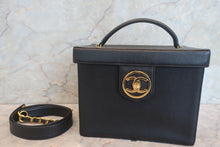 Load image into Gallery viewer, CHANEL CC mark vanity Caviar skin Black/Gold hadware Vanity 700120166
