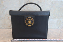 Load image into Gallery viewer, CHANEL CC mark vanity Caviar skin Black/Gold hadware Vanity 700120166
