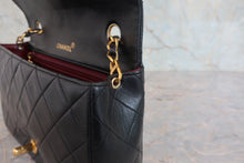 Load image into Gallery viewer, CHANEL Matelasse Full flap chain shoulder bag Lambskin Black/Gold hadware Shoulder bag 800060058
