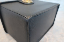 Load image into Gallery viewer, CHANEL CC mark vanity Caviar skin Black/Gold hadware Vanity 700120166
