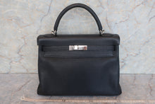 Load image into Gallery viewer, HERMES KELLY 32 Togo leather Black □H Engraving Shoulder bag 600090050
