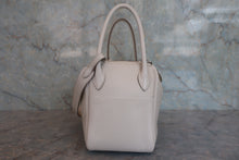 将图片加载到图库查看器，HERMES LINDY 26 Clemence leather Craie X刻印 Shoulder bag 800070158
