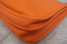 将图片加载到图库查看器，HERMES EVELYNE 3GM Clemence leather Orange □JO刻印 Shoulder bag 600110084
