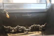 Load image into Gallery viewer, CHANEL CC mark vanity Caviar skin Black/Gold hadware Vanity 700120166
