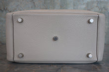 将图片加载到图库查看器，HERMES LINDY 26 Clemence leather Craie X刻印 Shoulder bag 800070158
