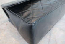Load image into Gallery viewer, CHANEL Matelasse chain shoulder bag Lambskin Black/Gold hadware Shoulder bag 800040107
