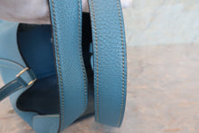 Load image into Gallery viewer, HERMES PICOTIN MM Clemence leather Blue jean □P Engraving Hand bag 700060216
