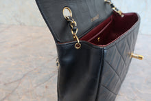 Load image into Gallery viewer, CHANEL Matelasse chain shoulder bag Lambskin Black/Gold hadware Shoulder bag 800040107
