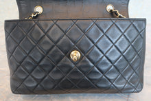 Load image into Gallery viewer, CHANEL Matelasse chain shoulder bag Lambskin Black/Gold hadware Shoulder bag 800040107
