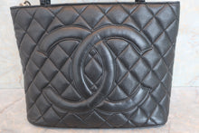 Load image into Gallery viewer, CHANEL Medallion Tote Caviar skin Black/Silver hadware Tote bag 600070161
