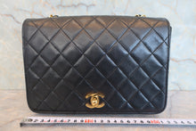 Load image into Gallery viewer, CHANEL Matelasse Full flap chain shoulder bag Lambskin Black/Gold hadware Shoulder bag 800040106
