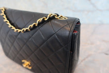 Load image into Gallery viewer, CHANEL Matelasse Full flap chain shoulder bag Lambskin Black/Gold hadware Shoulder bag 800040106
