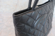 Load image into Gallery viewer, CHANEL Medallion Tote Caviar skin Black/Silver hadware Tote bag 600070161
