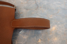 将图片加载到图库查看器，HERMES PICOTIN LOCK PM Clemence leather Gold □O刻印 Hand bag 800070135
