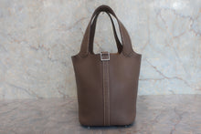 画像をギャラリービューアに読み込む, HERMES／エルメス ピコタンロックＰＭ トリヨンクレマンス エトゥープ □R刻印 ハンドバッグ 800010209
