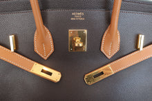 Load image into Gallery viewer, HERMES BIRKIN 35 Bi-color Epsom leather Chocolat/Gold □I Engraving Hand bag 600090041
