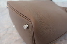 画像をギャラリービューアに読み込む, HERMES／エルメス ピコタンロックＰＭ トリヨンクレマンス エトゥープ □R刻印 ハンドバッグ 800010209
