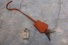 Load image into Gallery viewer, HERMES／BOLIDE 31 Chevre myzore goatskim Orange □I Engraving Shoulder bag 700100047
