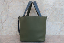 Load image into Gallery viewer, HERMES PICOTIN LOCK CASAQUE MM Clemence leather Blue thalassa/Canopee □Q Engraving Hand bag 700100019
