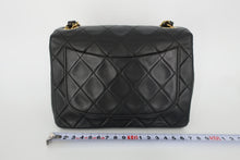 Load image into Gallery viewer, CHANEL Mini Matelasse Single Flap Chain shoulder bag Lambskin Black/Gold hardware Shoulder bag 800100156
