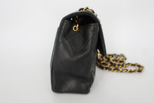 Load image into Gallery viewer, CHANEL Mini Matelasse Single Flap Chain shoulder bag Lambskin Black/Gold hardware Shoulder bag 800100156
